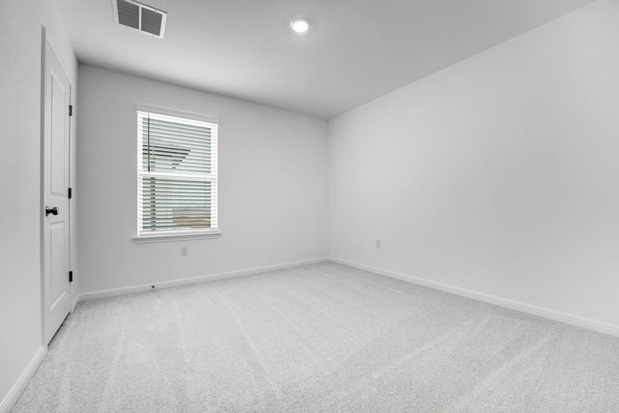 Spacious, unfurnished interior of a new home in Longview, Del Valle (Image 19).