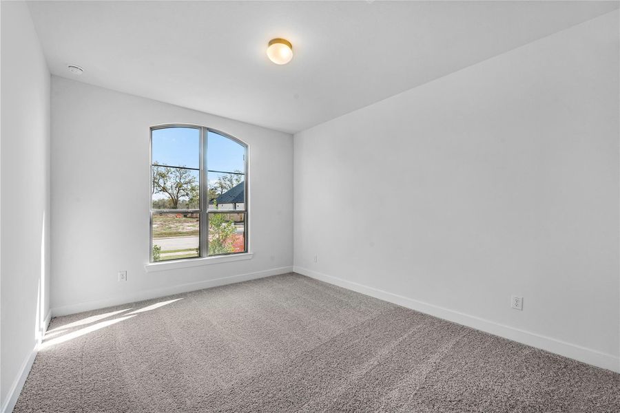 Spacious, unfurnished interior of a new home in Sienna, Missouri City (Image 16).