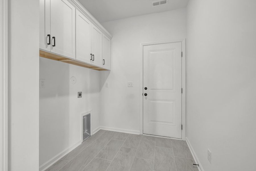 Spacious, unfurnished interior of a new home in Grand Park, Leland (Image 32).