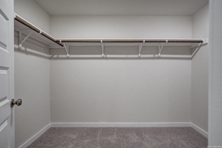 Spacious, unfurnished interior of a new home in Mesa Vista, San Antonio (Image 17).