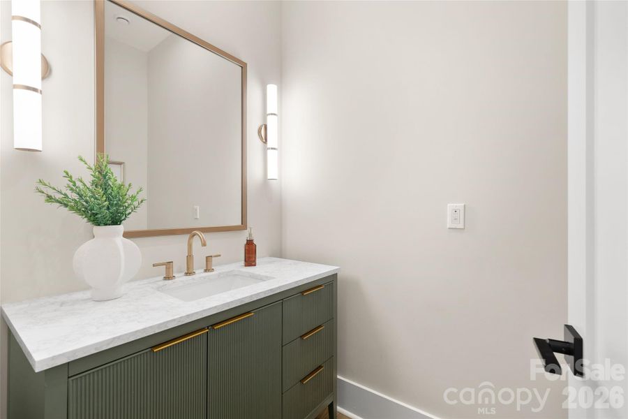 1/2 Bath
