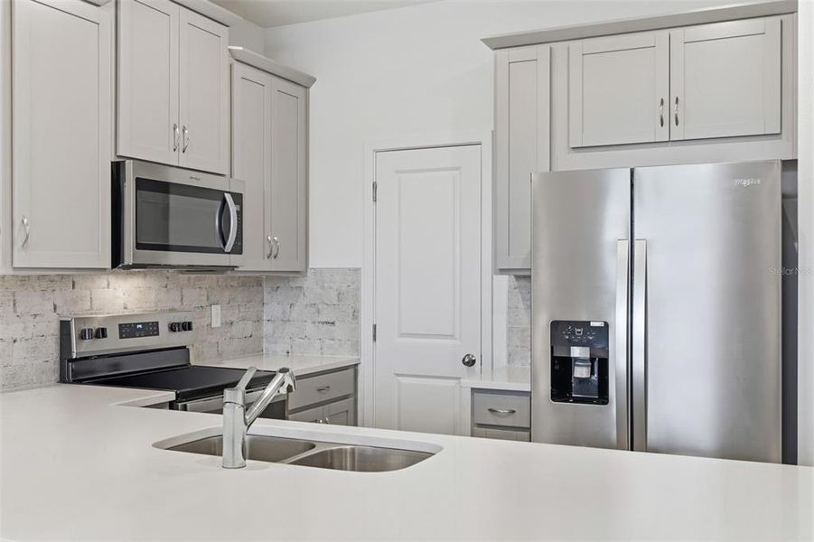 Furnished interior view inside a new home in , Orlando (Image 9).