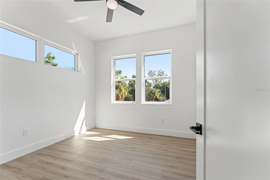 Spacious, unfurnished interior of a new home in , Tampa (Image 42).