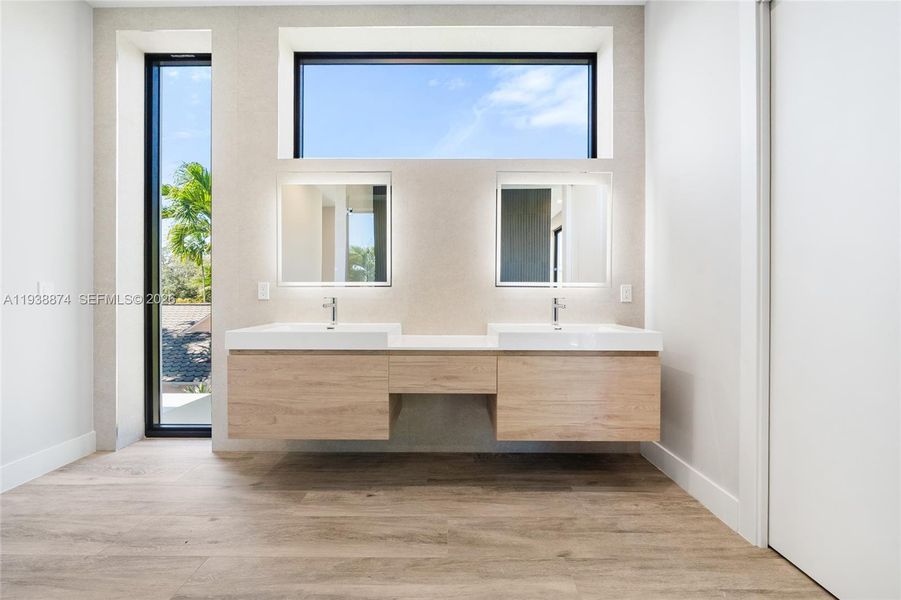 Furnished interior view inside a new home in , Fort Lauderdale (Image 7).