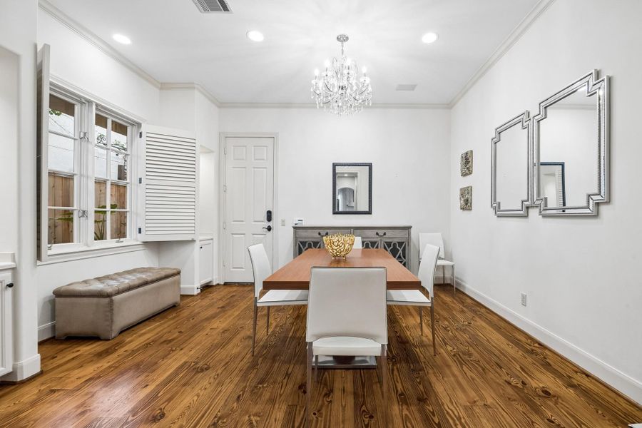 Over-sized Diningrm