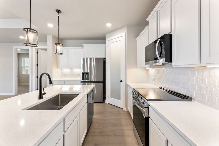 Representative furnished interior of a home built from the Pecos by Hakes Brothers in Highland Ridge, New Braunfels (Image 7).