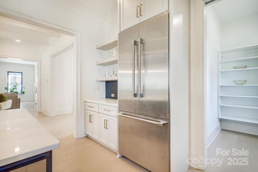 Kitchen appliances are excellent.