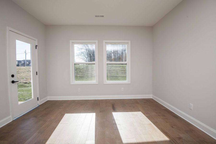 Spacious, unfurnished interior of a new home in Ivey Farms - The Grove Collection, Farragut (Image 19). Spacious, unfurnished interior of a new home in Ivey Farms - The Grove Collection, Farragut (Image 19).