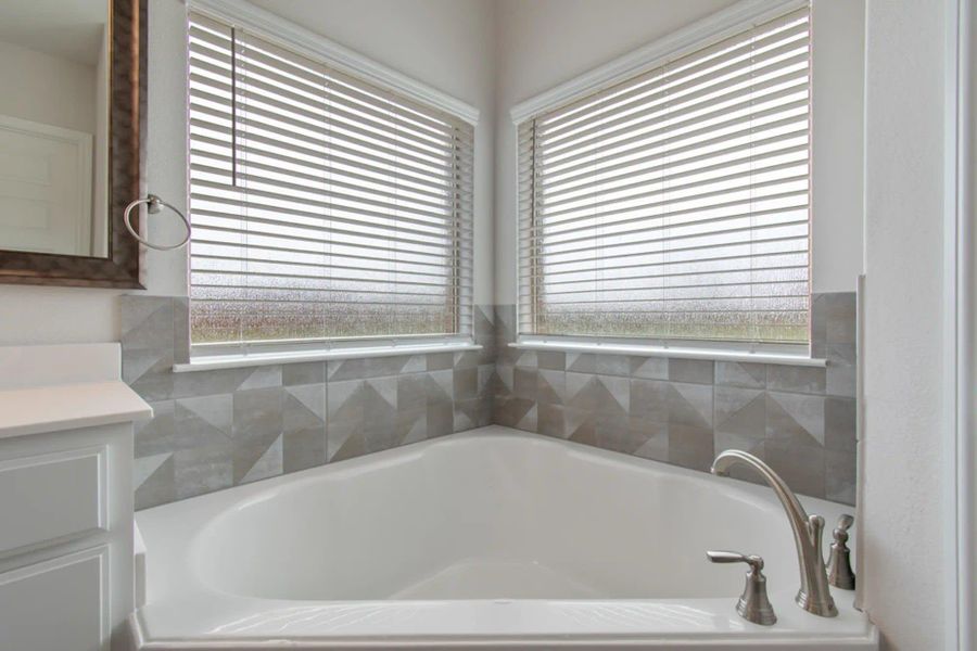 Primary Bathroom | Concept 2797 at Hidden Creek Estates in Van Alstyne, TX by Landsea Homes