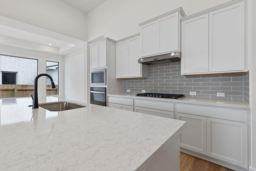 Stunning finishes in Light & Bright Kitchen Stunning finishes in Light & Bright Kitchen