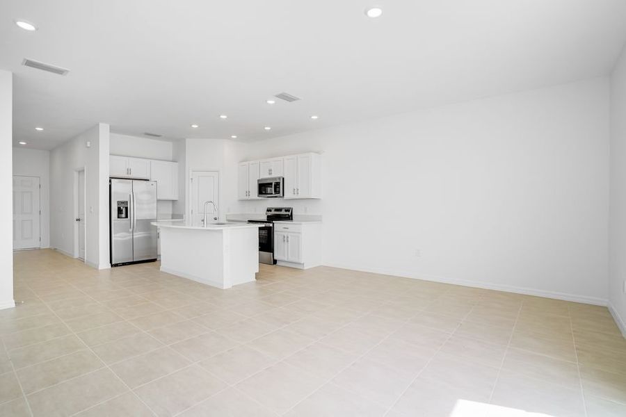 Spacious, unfurnished interior of a new home in Waterstone Townhomes, Groveland (Image 13).