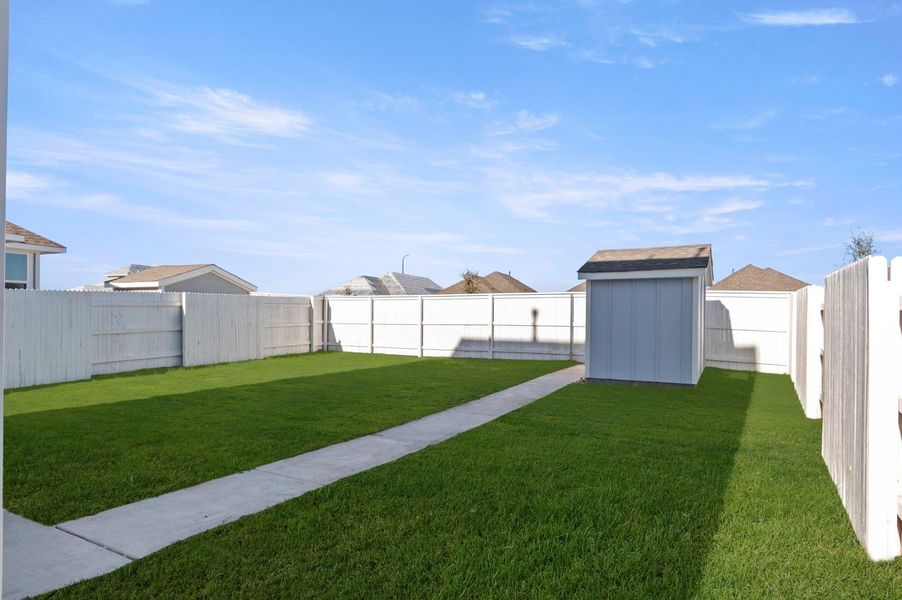 Exterior details and patio area of a home in Harvest Ridge, Elgin (Image 4).