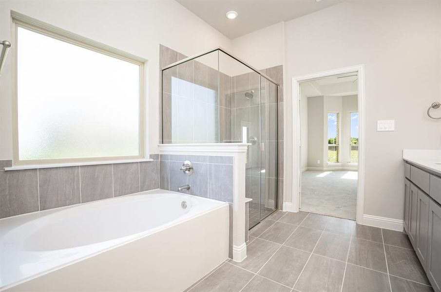 Furnished interior view inside a new home in , Waxahachie (Image 7).