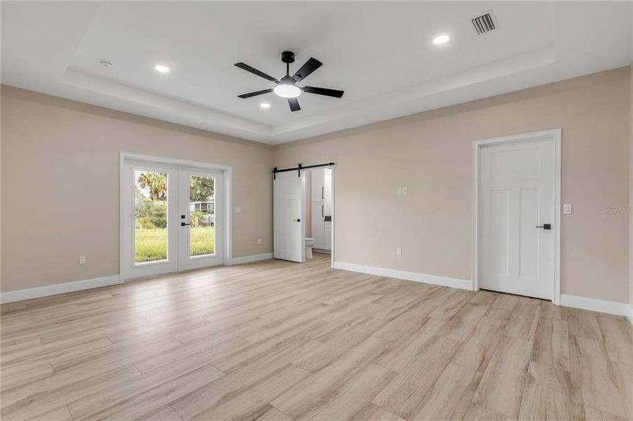 Spacious, unfurnished interior of a new home in , Oak Hill (Image 21).