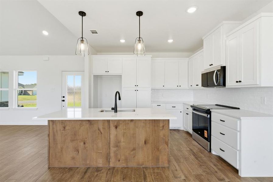 Furnished interior view inside a new home in , Lipan (Image 10).