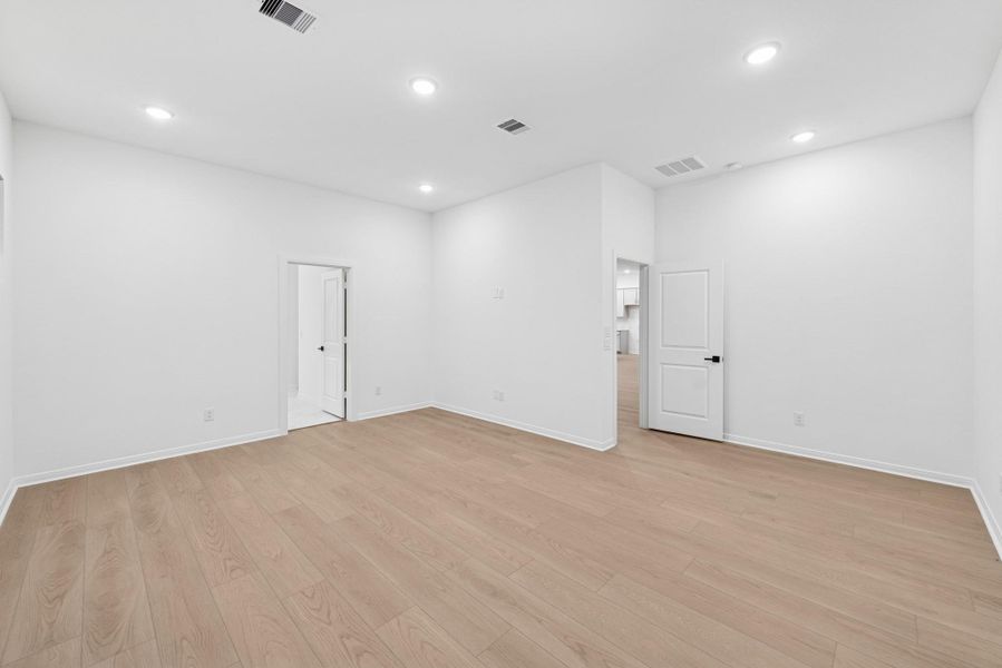 Spacious, unfurnished interior of a new home in Escondido 60' Homesites, Magnolia (Image 21).