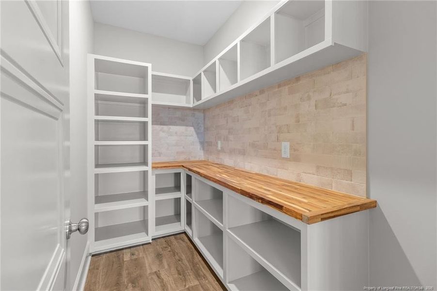 walk-in pantry walk-in pantry