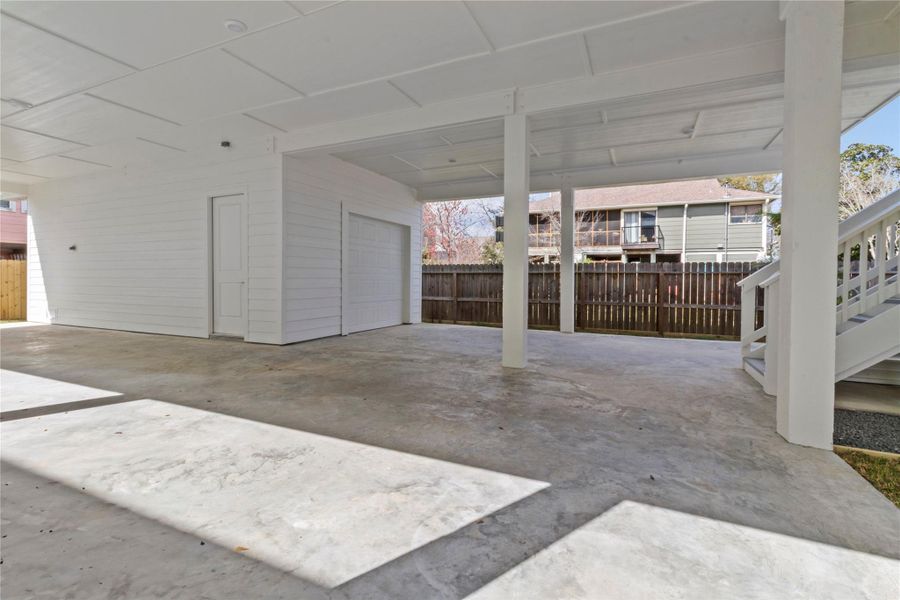 Exterior details and patio area of a home in , Kemah (Image 23).