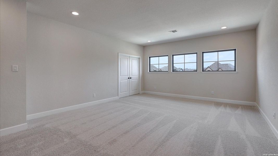 Spacious, unfurnished interior of a new home in Alsatian Oaks, Castroville (Image 26).