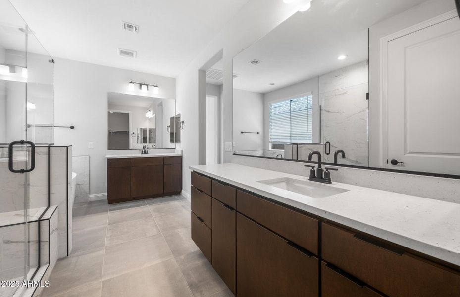 Owner's Bathroom Owner's Bathroom