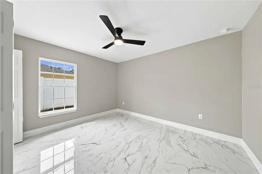 Spacious, unfurnished interior of a new home in , Ocala (Image 20).