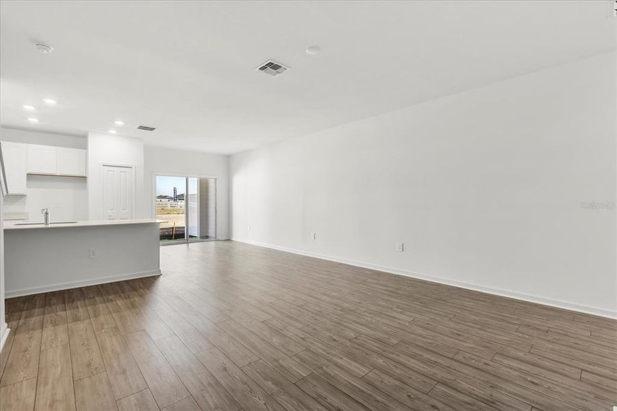 Spacious, unfurnished interior of a new home in , Ocala (Image 25).
