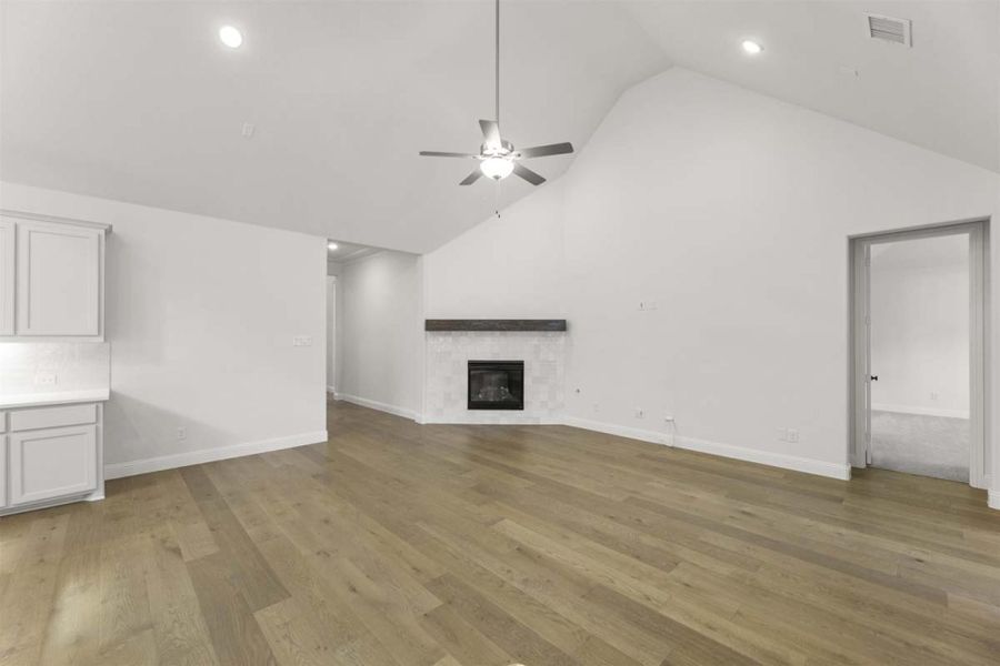 Spacious, unfurnished interior of a new home in Meadow Run, Melissa (Image 12).