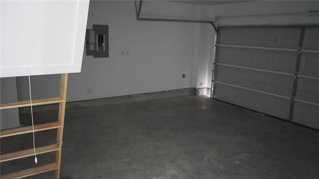 Image 23 of a home in Flagstone.