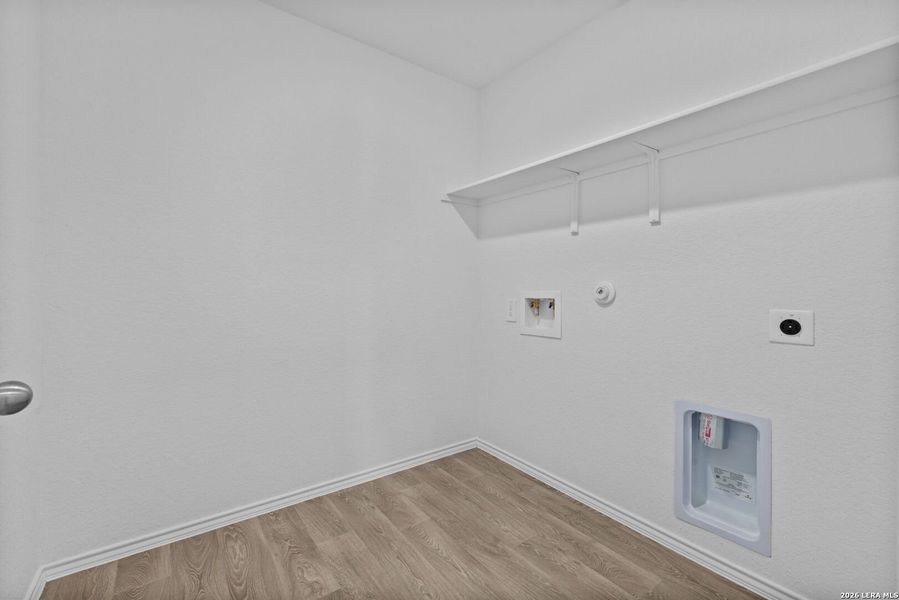 Spacious, unfurnished interior of a new home in Arroyo Ranch, Seguin (Image 11).