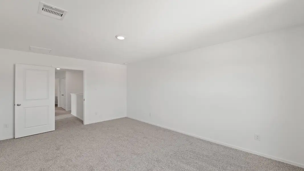 Representative unfurnished interior of a home built from the Franklin by D.R. Horton in Lake Conroe Cove, Willis (Image 26).