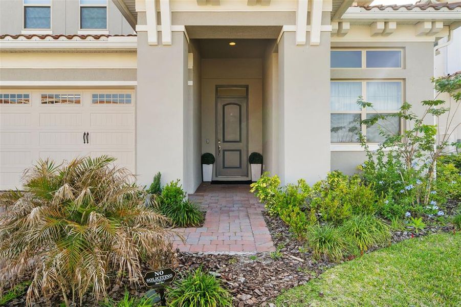 Exterior details and patio area of a home in , Orlando (Image 3).