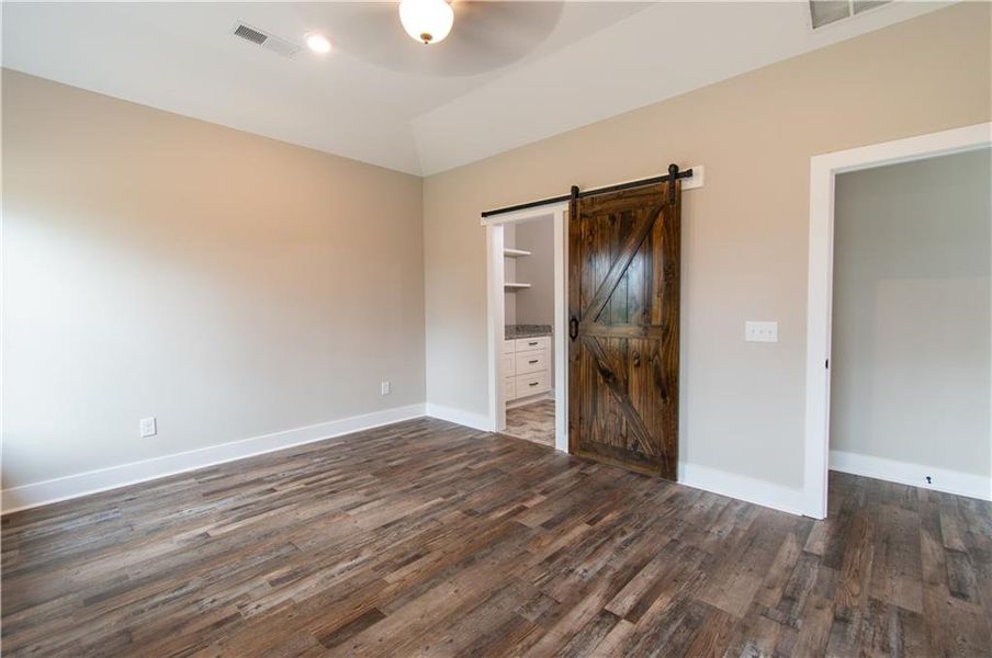 Spacious, unfurnished interior of a new home in , Cartersville (Image 27).