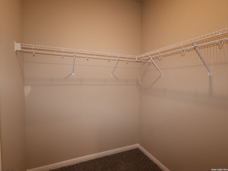 Spacious, unfurnished interior of a new home in Mesquite Ridge, San Antonio (Image 25).