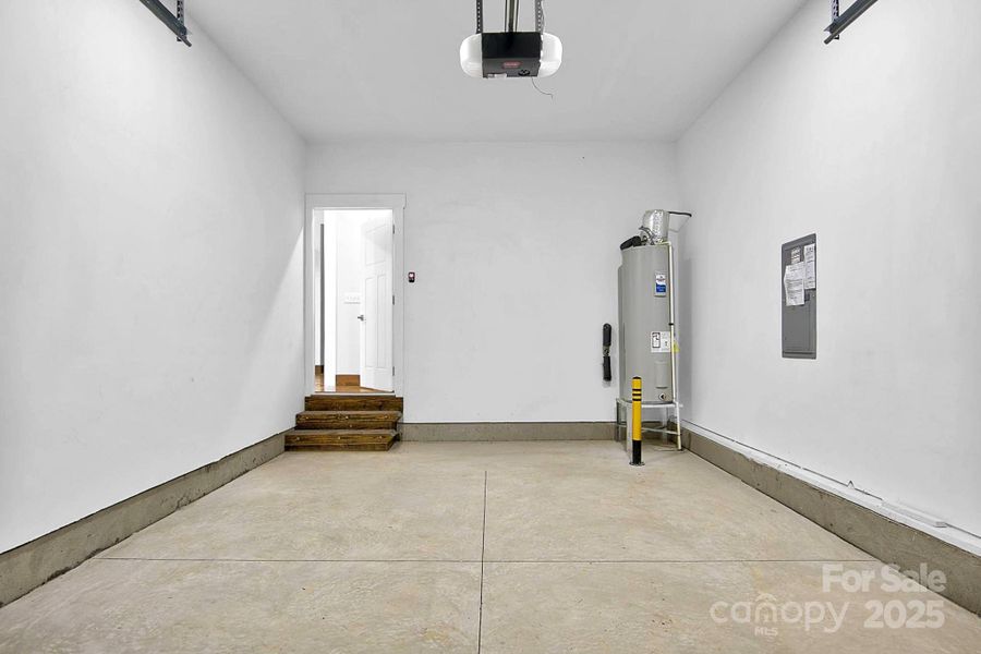 Spacious, unfurnished interior of a new home in , Salisbury (Image 34).