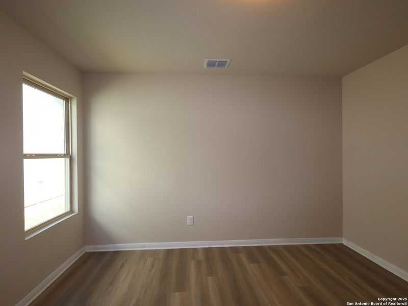 Spacious, unfurnished interior of a new home in Hunters Ranch, San Antonio (Image 14). Spacious, unfurnished interior of a new home in Hunters Ranch, San Antonio (Image 14).