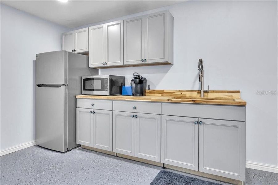 Close-up of interior finishes inside a home in , North Fort Myers (Image 18). Close-up of interior finishes inside a home in , North Fort Myers (Image 18).