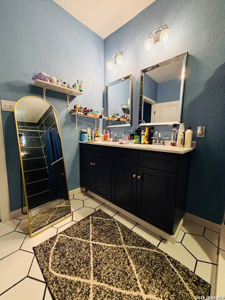 Furnished interior view inside a new home in , Schertz (Image 13).