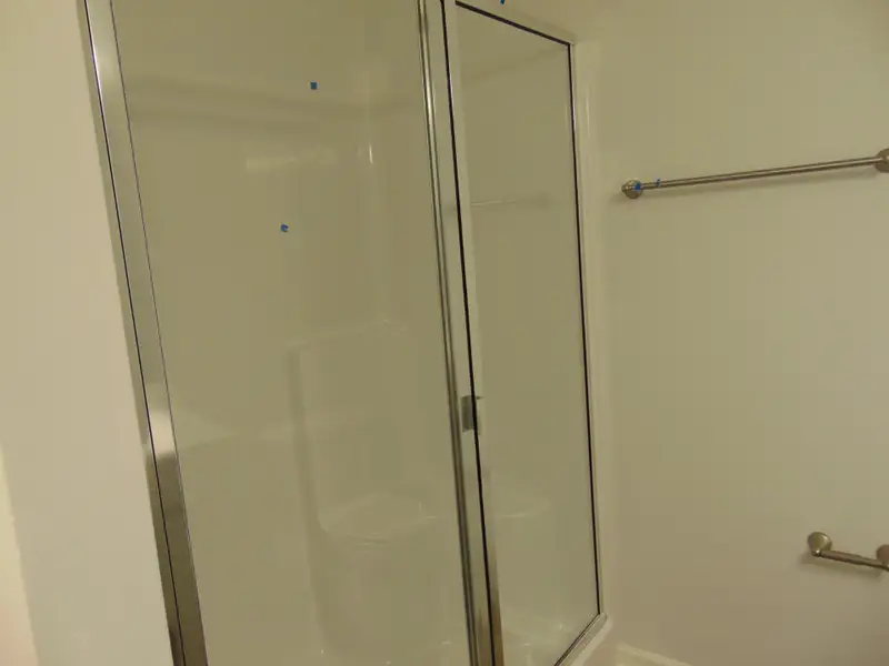 5' Shower File Photo 5' Shower File Photo