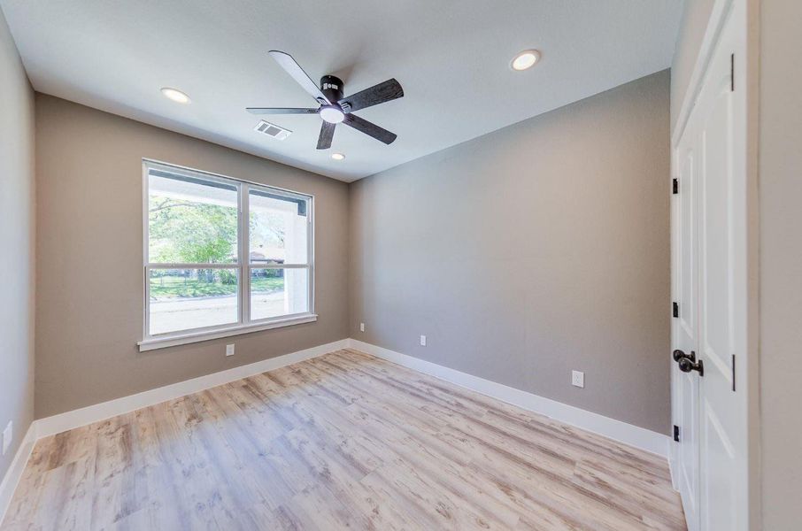 Spacious, unfurnished interior of a new home in , Baytown (Image 22).