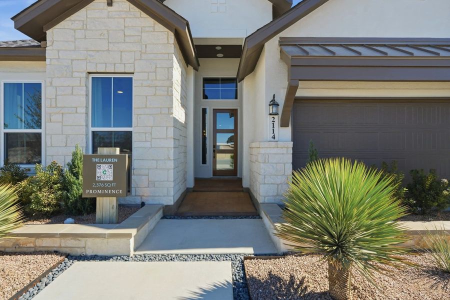 Exterior details and patio area of a home in Prominence, San Antonio (Image 3).