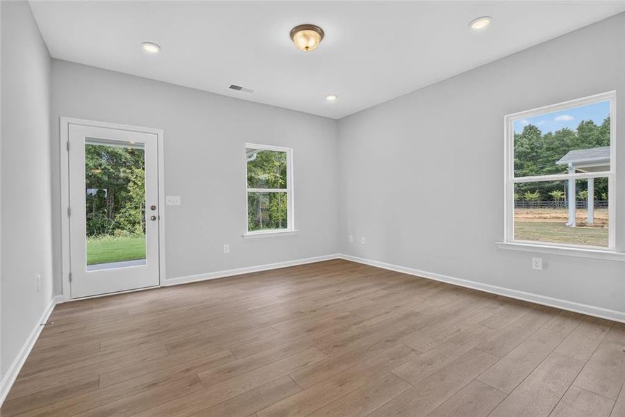 Spacious, unfurnished interior of a new home in Southbend, Rome (Image 17). Spacious, unfurnished interior of a new home in Southbend, Rome (Image 17).