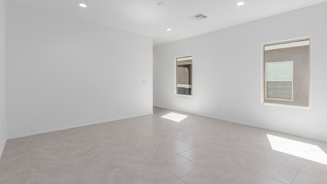 Spacious, unfurnished interior of a new home in Blackhawk, Tucson (Image 19).