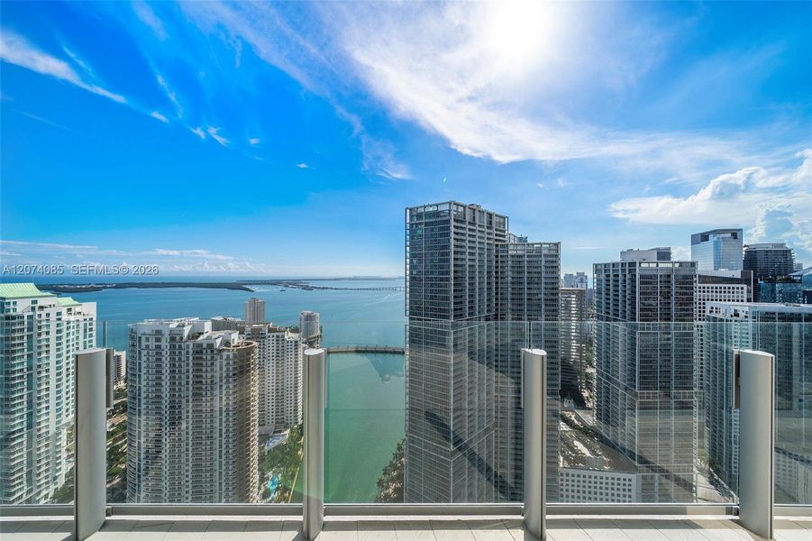 Condo located in Miami, FL showcasing its design and architecture (Image 18).