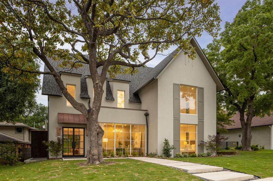 Front exterior of a new home in , Dallas, TX, highlighting curb appeal (Image 1). Front exterior of a new home in , Dallas, TX, highlighting curb appeal (Image 1).