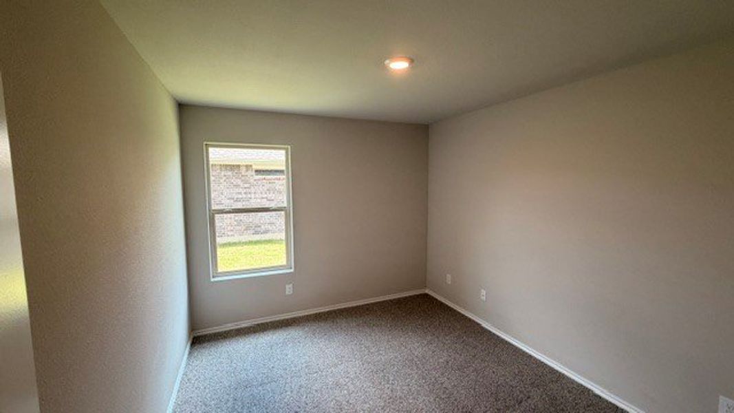 Spacious, unfurnished interior of a new home in Sandy Beach, Azle (Image 25).