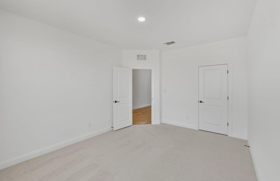 Spacious, unfurnished interior of a new home in Saddleback at Santa Rita Ranch, Liberty Hill (Image 24).