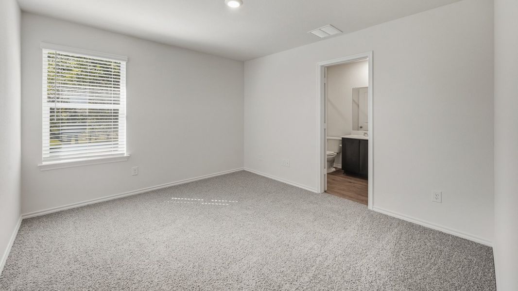 Spacious, unfurnished interior of a new home in Arbor Trails South, Princeton (Image 6).