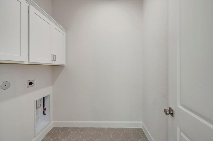 Spacious, unfurnished interior of a new home in Sienna - Landmark Row Collection, Missouri City (Image 16).