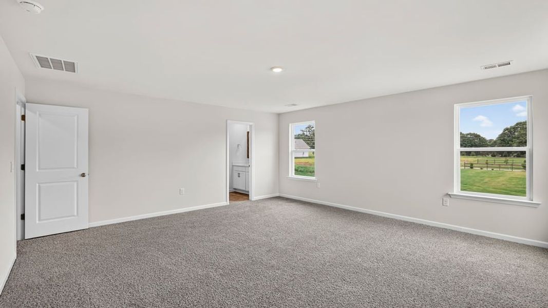 Spacious, unfurnished interior of a new home in Woodglen, Piedmont (Image 32).