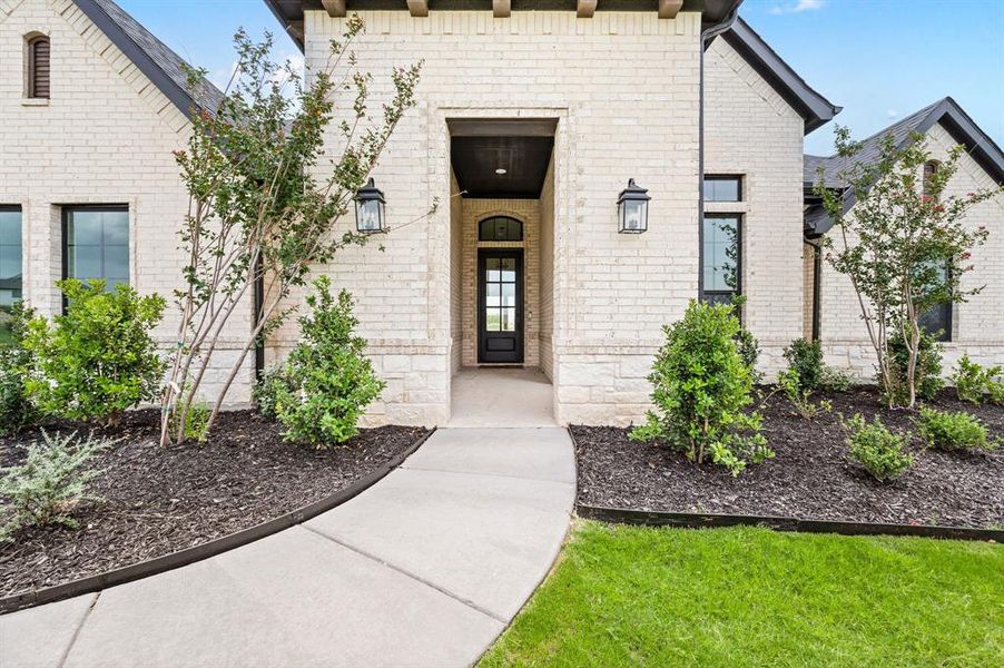 Exterior details and patio area of a home in Bella Crossing, Fort Worth (Image 3).